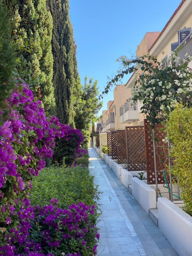 Queens Garden Walking Distance To The Beach Paphos Esterno foto